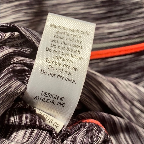 COPY - ATHLETA WOMEN Sports top - Picture 6 of 9